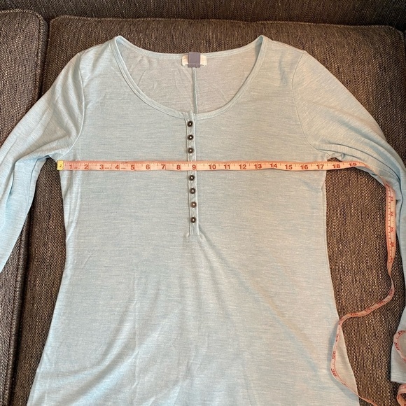 Old Navy light blue long sleeve top size med - Picture 7 of 9